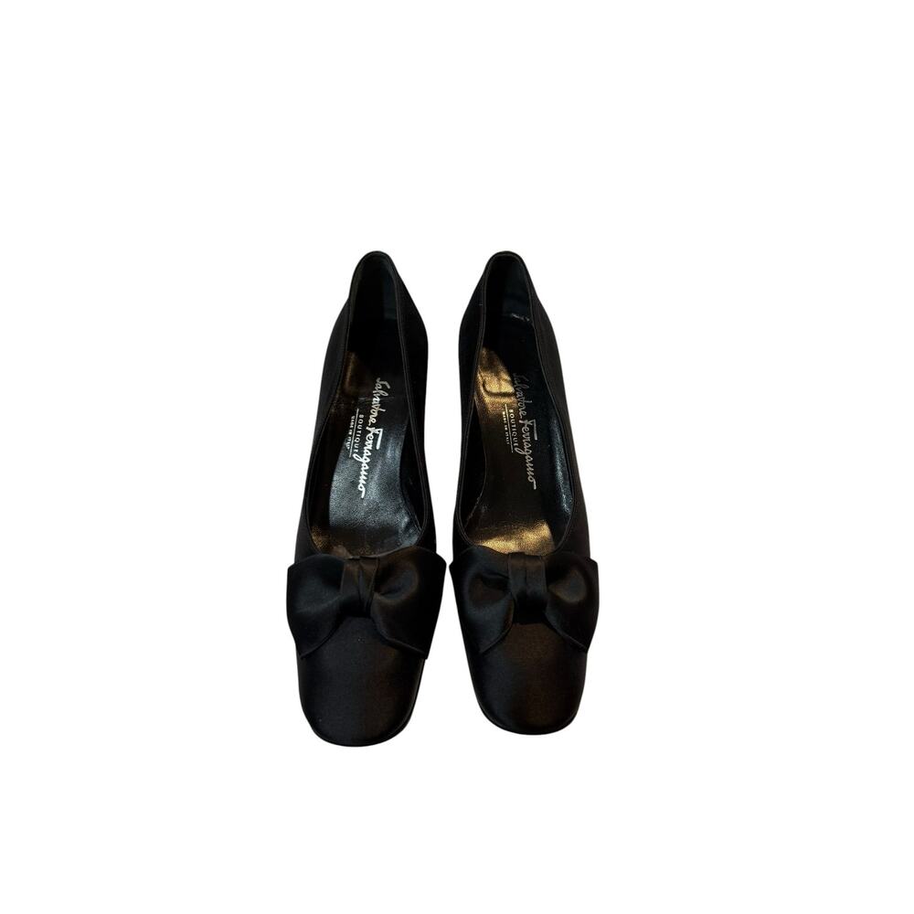 Salvatore Ferragamo Black Satin Bow Pumps Size 7 Elegant Evening Wedding Career
